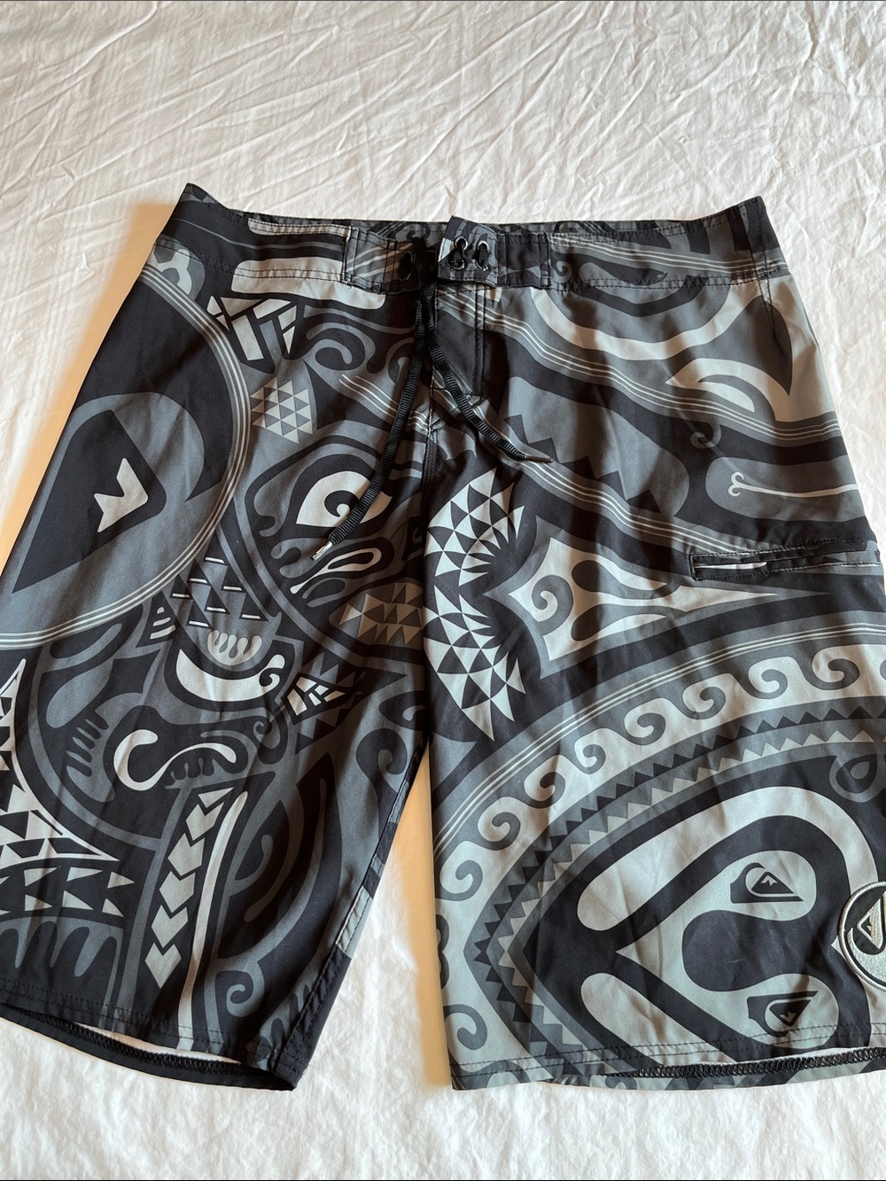 ⚡️ FLASH SALE ⚡️ Quiksilver Men’s Black & Gray Tribal Swim Shorts, size 38